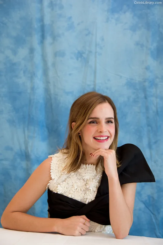 Emma Watson photo 7 of 1883
