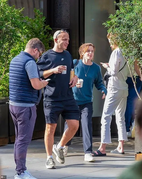 Emma Watson photo 3 of 1883
