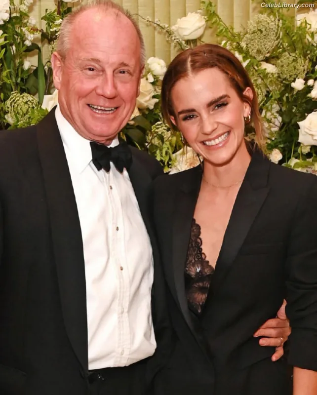 Emma Watson photo 13 of 1883