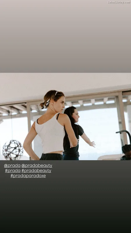 Emma Watson photo 6 of 1883