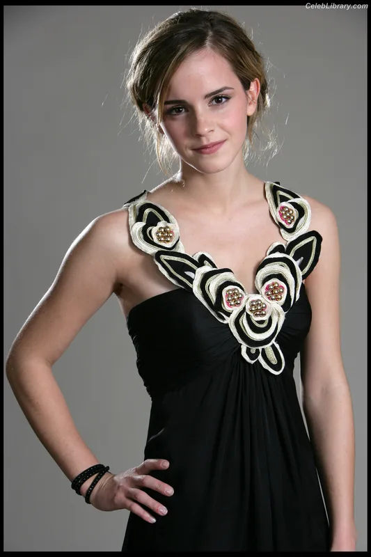 Emma Watson photo 10 of 1883