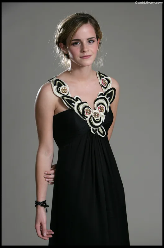 Emma Watson photo 11 of 1883