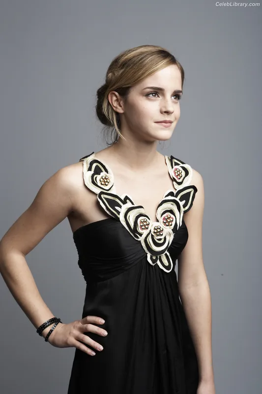 Emma Watson photo 17 of 1883