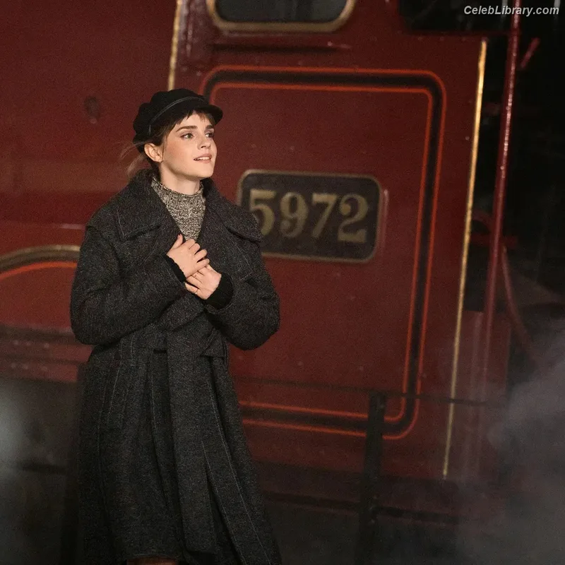 Emma Watson photo 5 of 1883