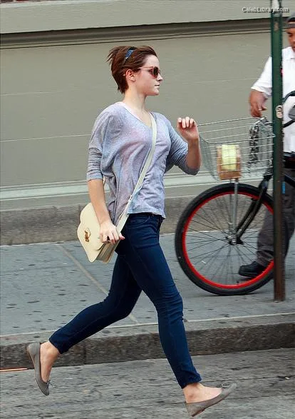 Emma Watson photo 10 of 1883