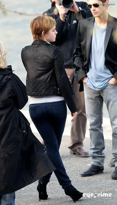 Emma Watson photo 18 of 1883