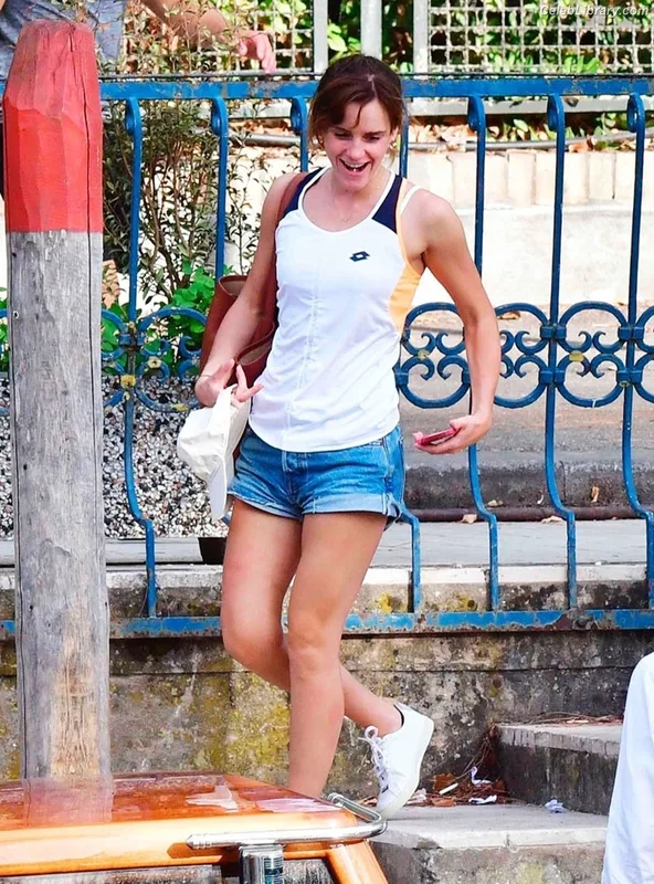 Emma Watson photo 2 of 1883