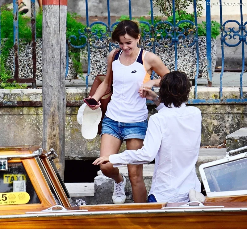 Emma Watson photo 6 of 1883