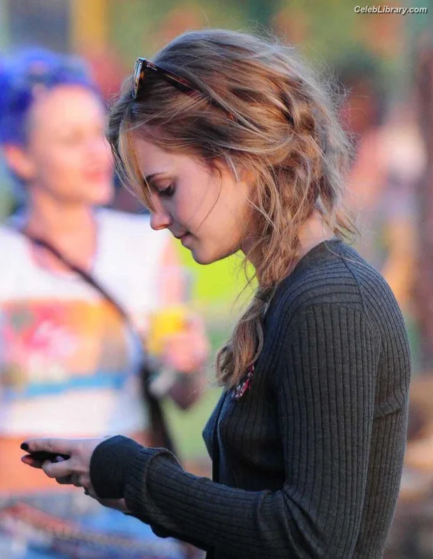 Emma Watson photo 8 of 1883