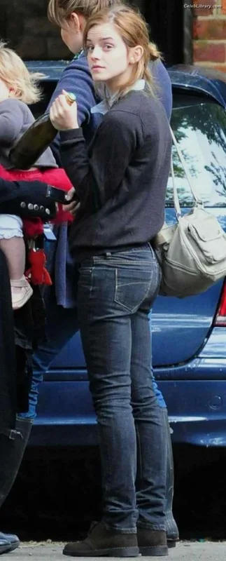 Emma Watson photo 11 of 1883