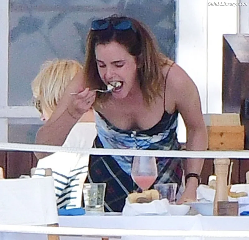 Emma Watson photo 20 of 1883
