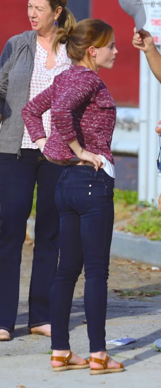 Emma Watson photo 24 of 1883