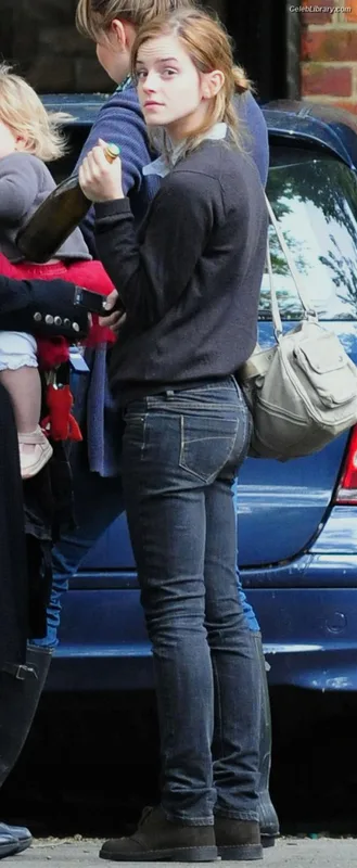Emma Watson photo 9 of 1883