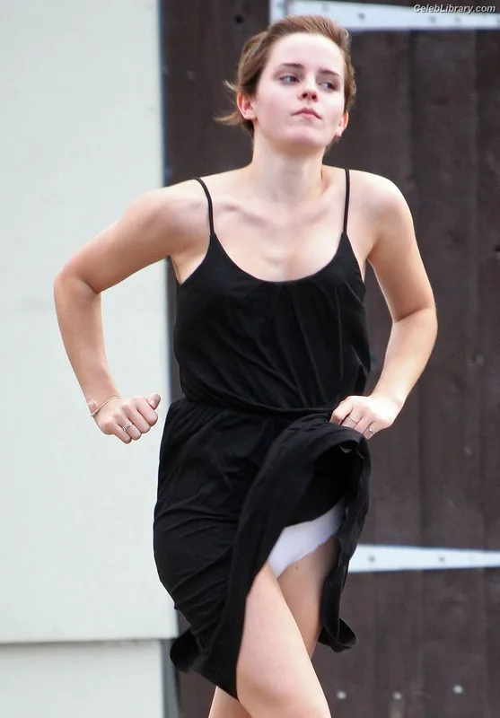 Emma Watson photo 16 of 1883