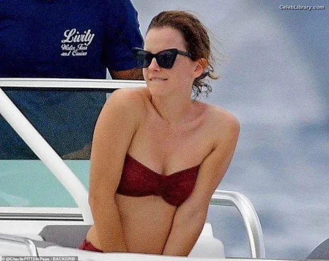 Emma Watson photo 7 of 1883