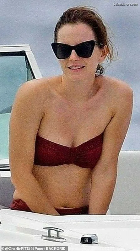 Emma Watson photo 8 of 1883