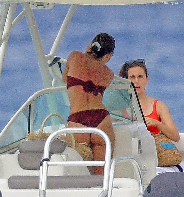 Emma Watson photo 7 of 1883