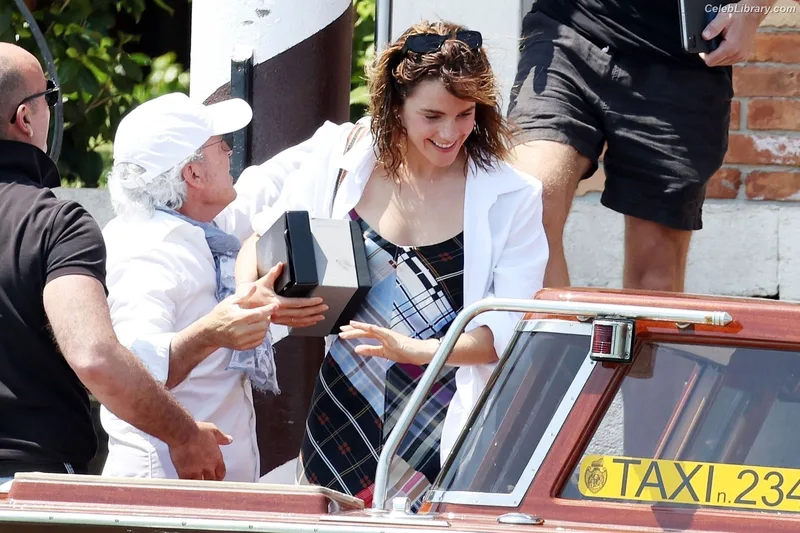 Emma Watson photo 19 of 1883