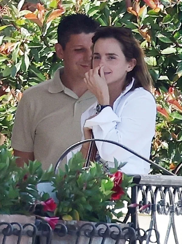 Emma Watson photo 23 of 1883