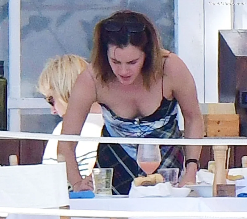 Emma Watson photo 10 of 1883
