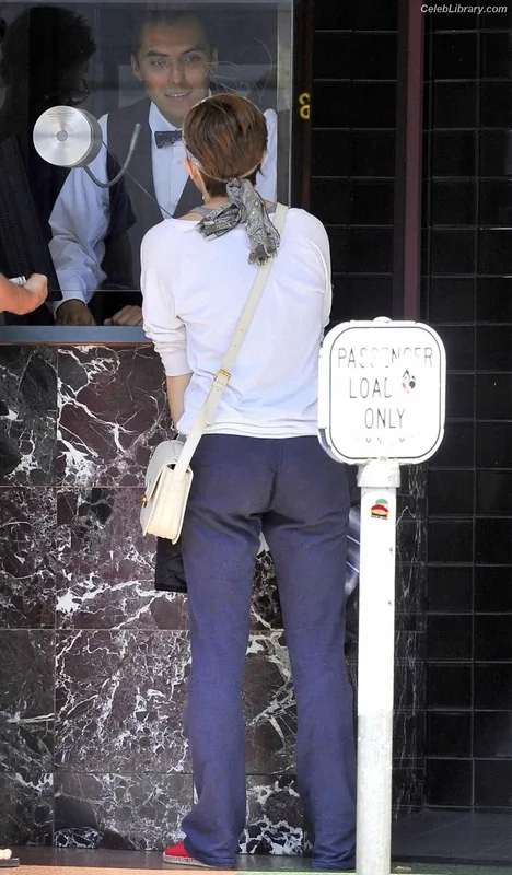 Emma Watson photo 9 of 1883