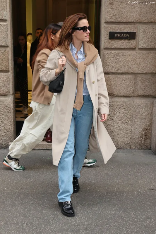 Emma Watson photo 18 of 1883