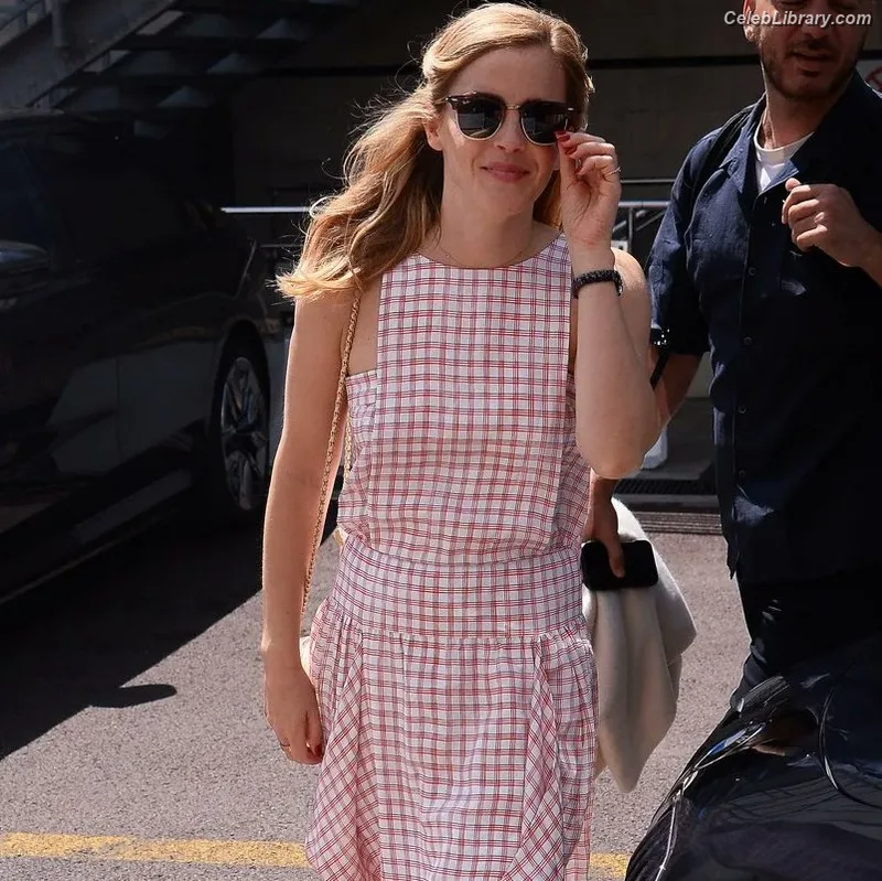 Emma Watson photo 20 of 1883