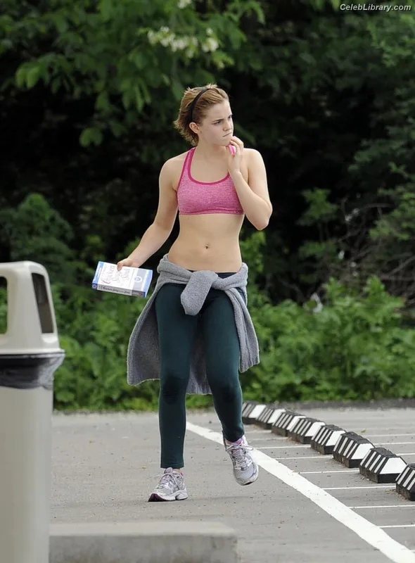 Emma Watson photo 1 of 1883