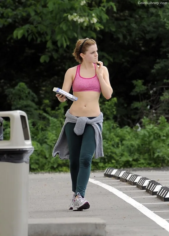 Emma Watson photo 3 of 1883