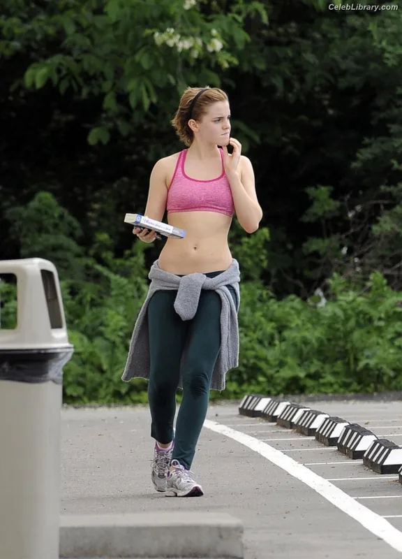 Emma Watson photo 4 of 1883