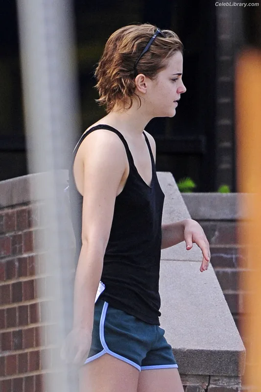 Emma Watson photo 13 of 1883