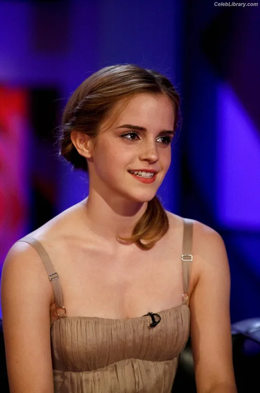 Emma Watson photo 21 of 1883