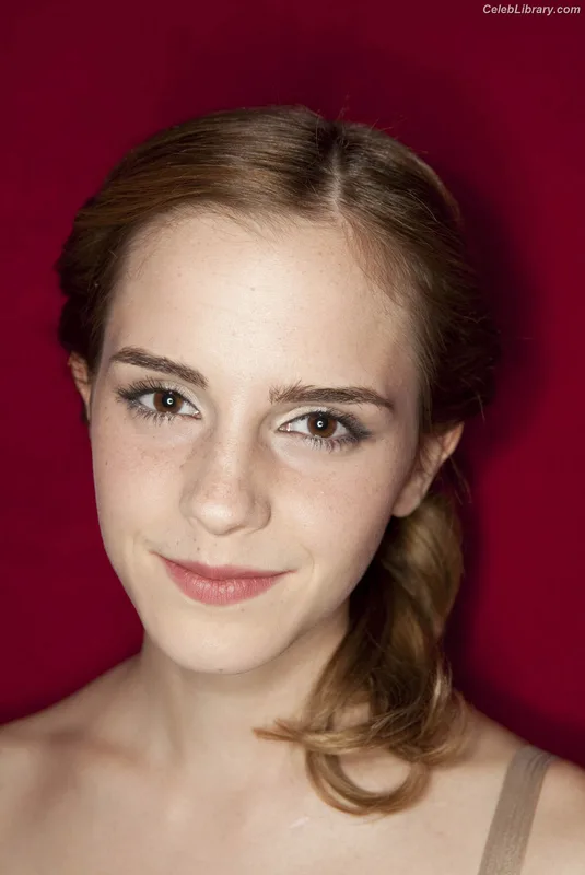 Emma Watson photo 3 of 1883