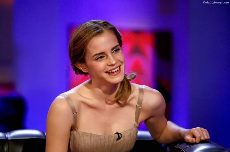 Emma Watson photo 4 of 1883