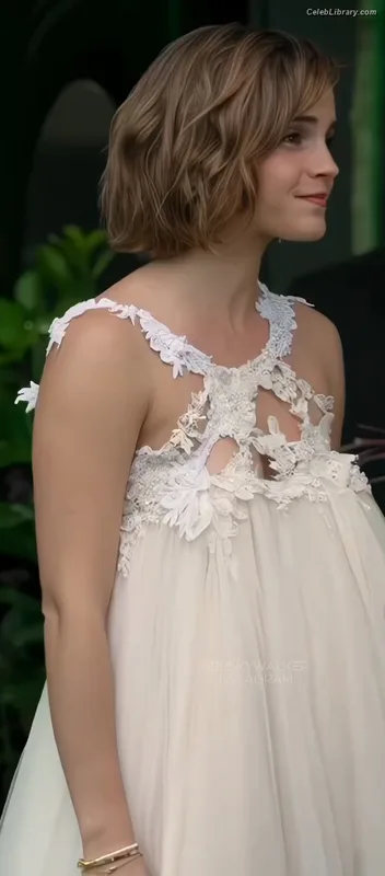 Emma Watson photo 7 of 1883