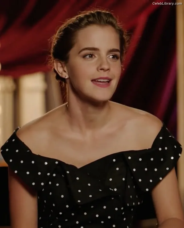 Emma Watson photo 17 of 1883