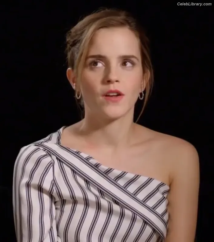 Emma Watson photo 4 of 1883