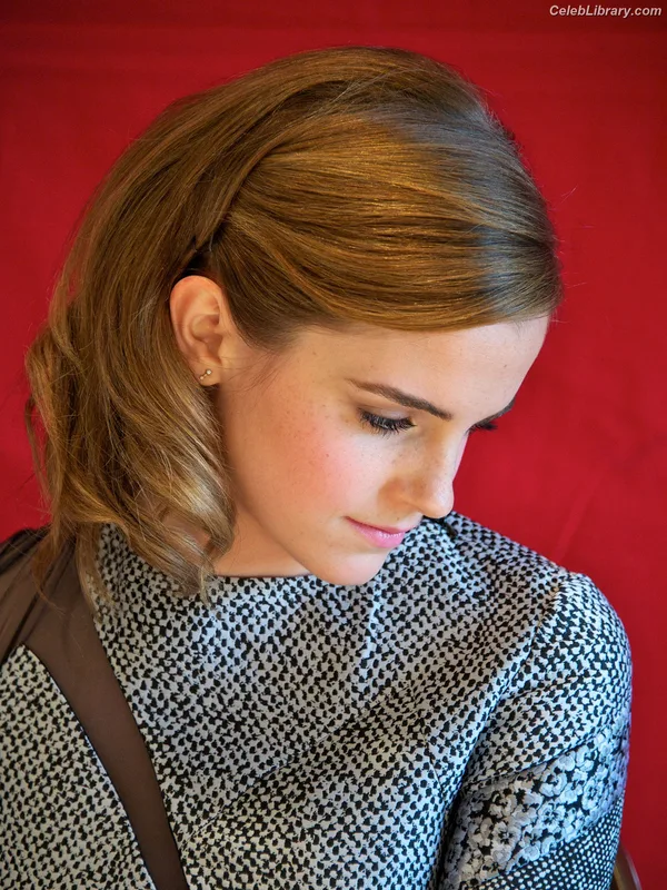Emma Watson photo 11 of 1883