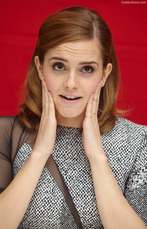 Emma Watson photo 1 of 1883