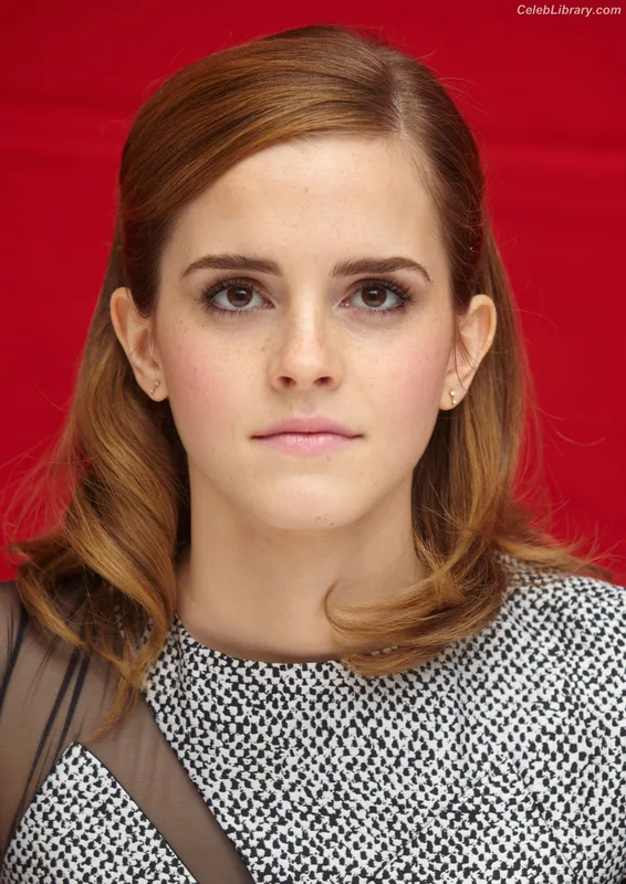 Emma Watson photo 3 of 1883