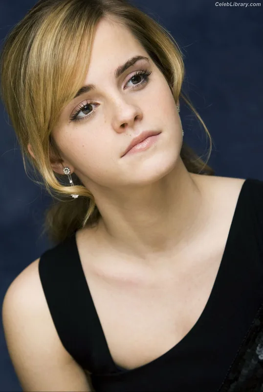 Emma Watson photo 9 of 1883