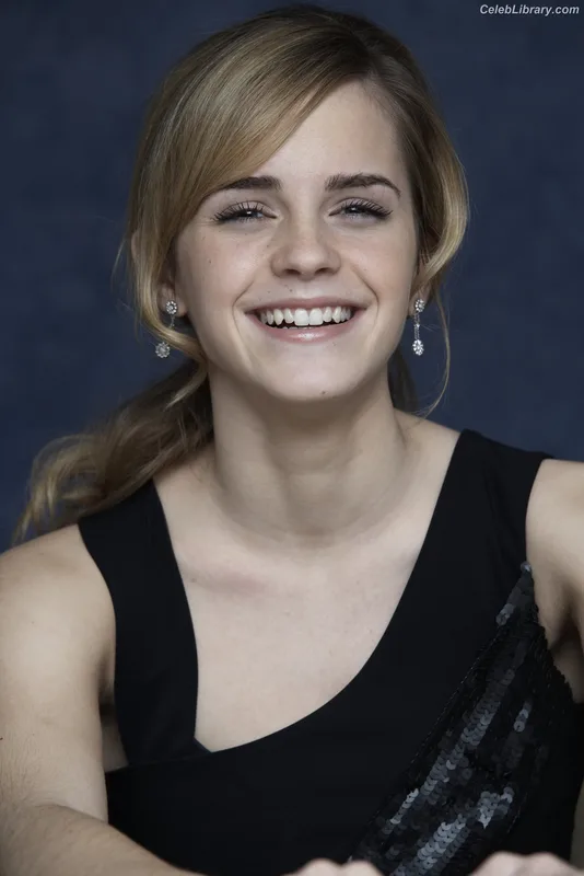 Emma Watson photo 17 of 1883