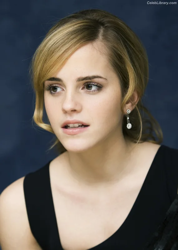 Emma Watson photo 6 of 1883