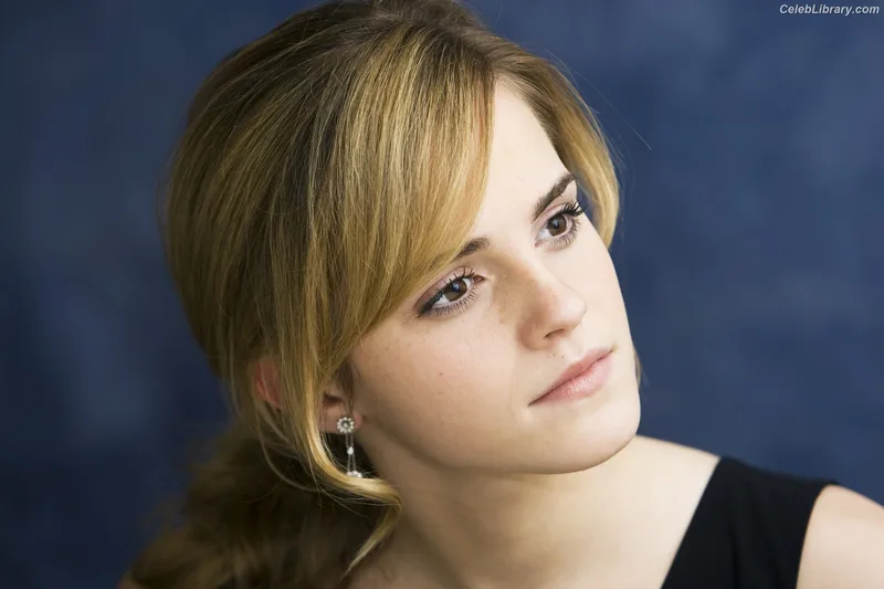 Emma Watson photo 4 of 1883