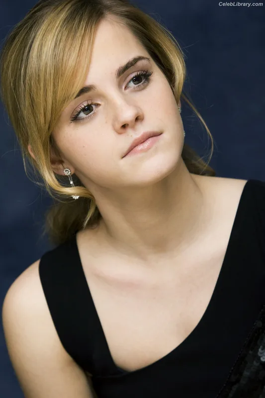 Emma Watson photo 5 of 1883