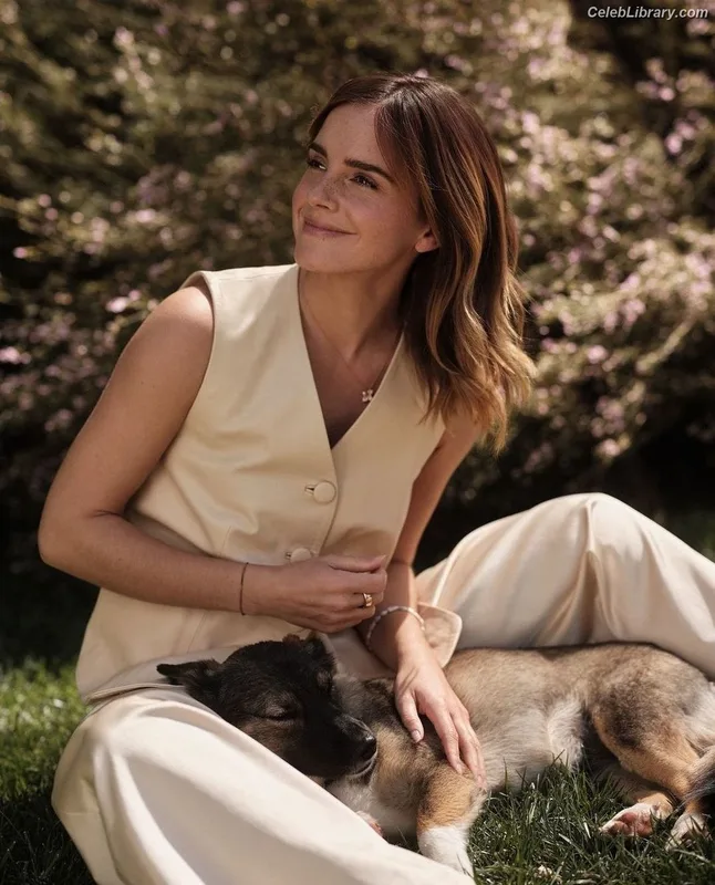 Emma Watson photo 4 of 1883