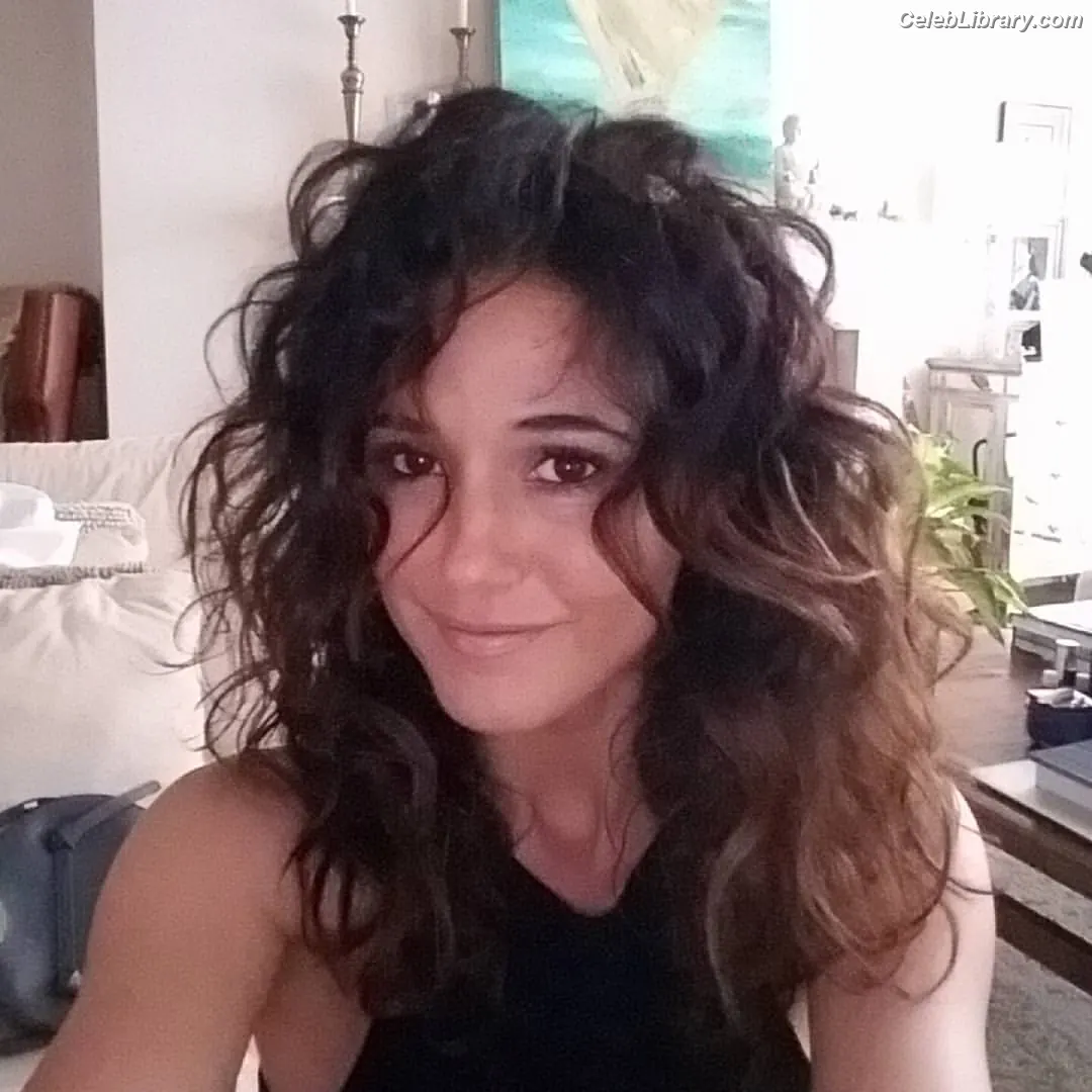 Emmanuelle Chriqui photo 4 of 399