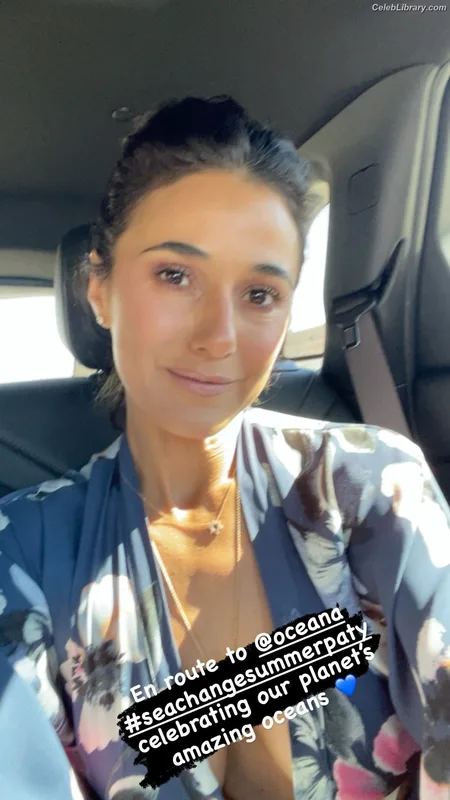 Emmanuelle Chriqui photo 1 of 400