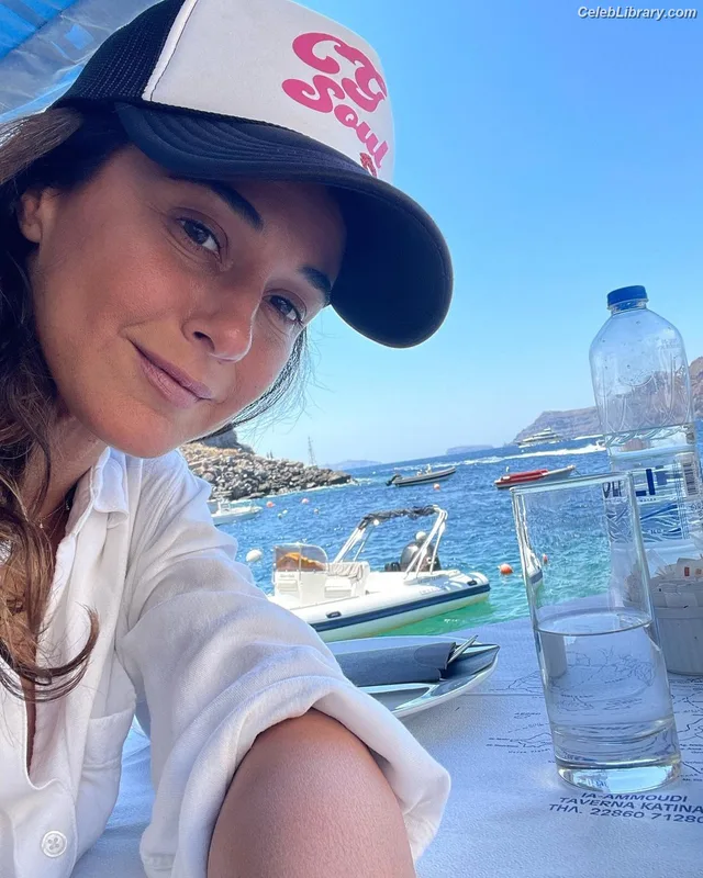 Emmanuelle Chriqui photo 11 of 400
