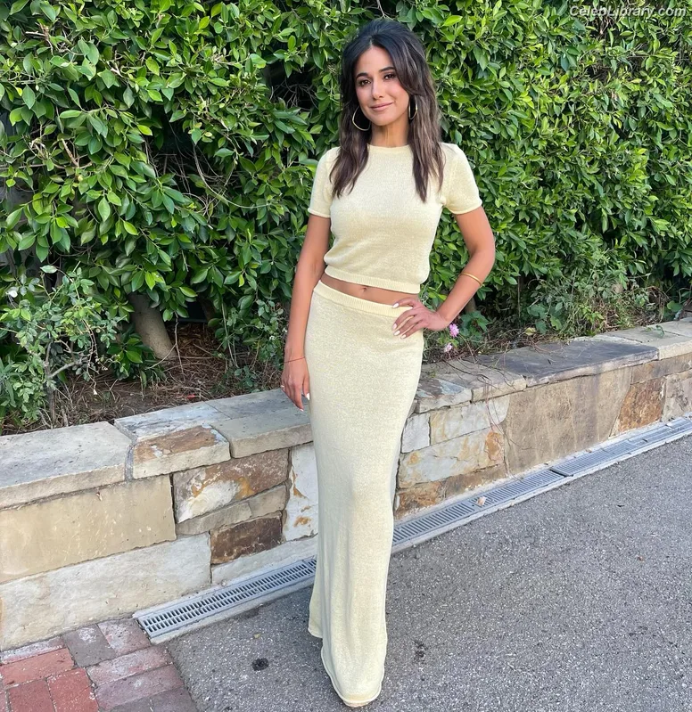 Emmanuelle Chriqui photo 15 of 400